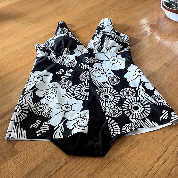 One Piece Swimming Suits - Picture 1 of 8